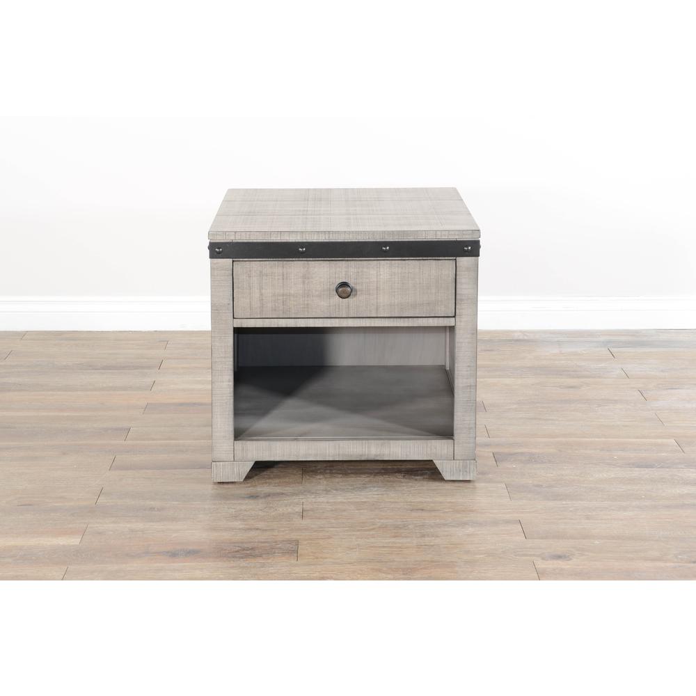 Sunny Designs Traditional Mahogany Wood End Table in Alpine Gray. Picture 2
