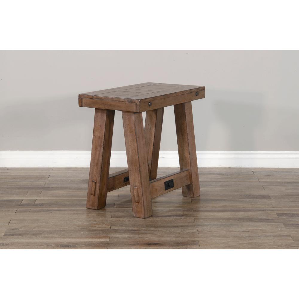 Sunny Designs Doe Valley 16" Mahogany Wood Chair Side Table in Taupe Brown. Picture 3