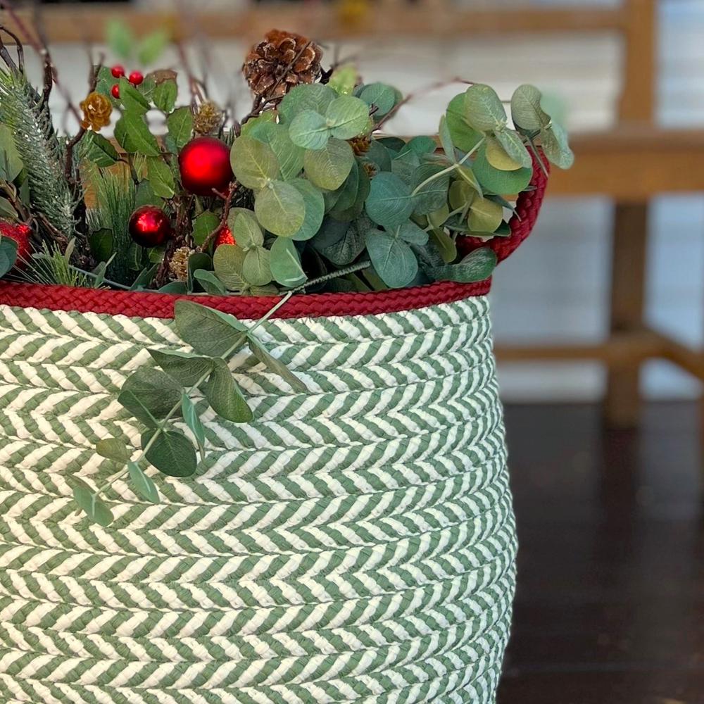 Kringle Christmas Floor Basket - Wreath Green 18"x18"x16". Picture 4