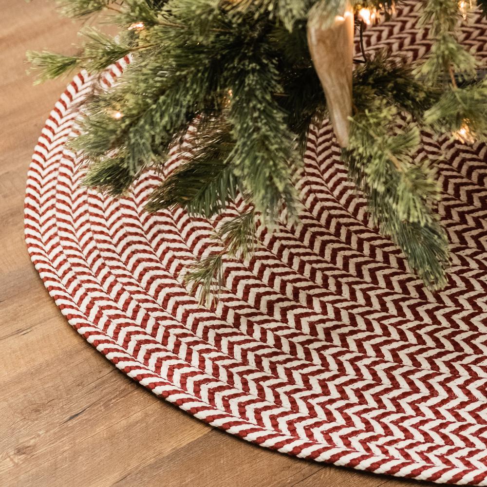 Chevron Christmas Under-Tree Reversible Round Rug - Red/White 45” x 45”. Picture 3