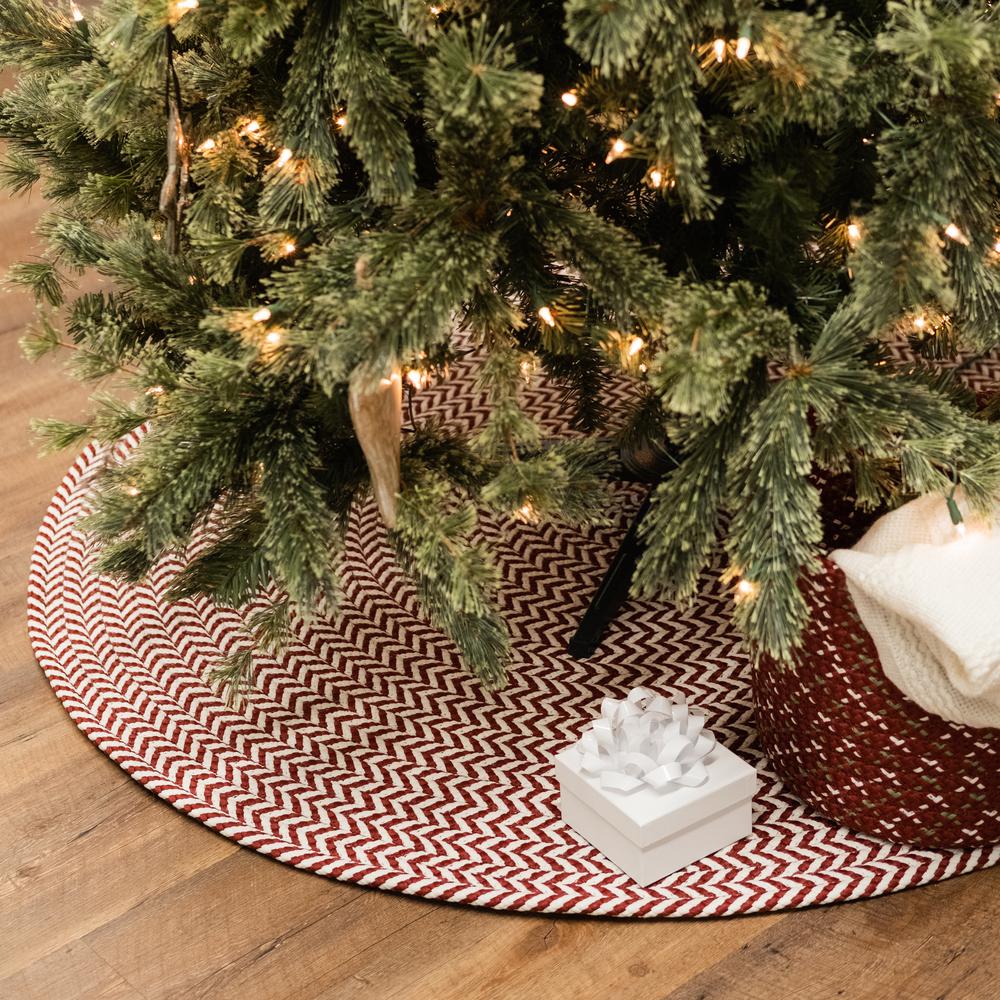 Chevron Christmas Under-Tree Reversible Round Rug - Red/White 45” x 45”. Picture 4