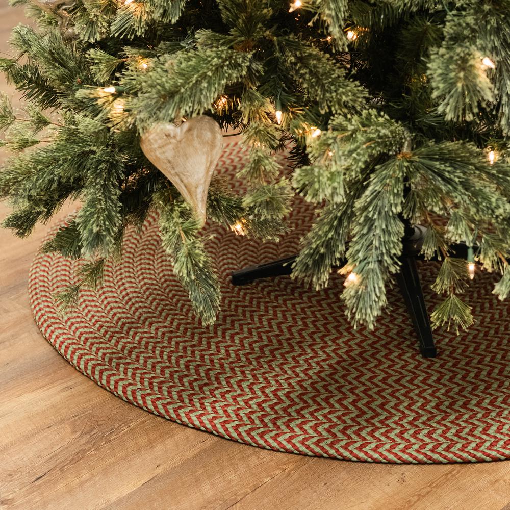 Chevron Christmas Under-Tree Reversible Round Rug - Green/Red 65” x 65”. Picture 4