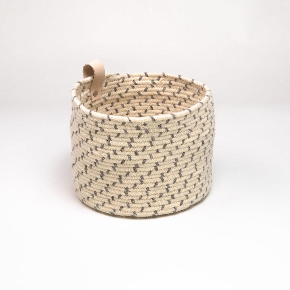 Wool Dice-X Leather Loop Basket  - Gray 10"x10"x9". Picture 3