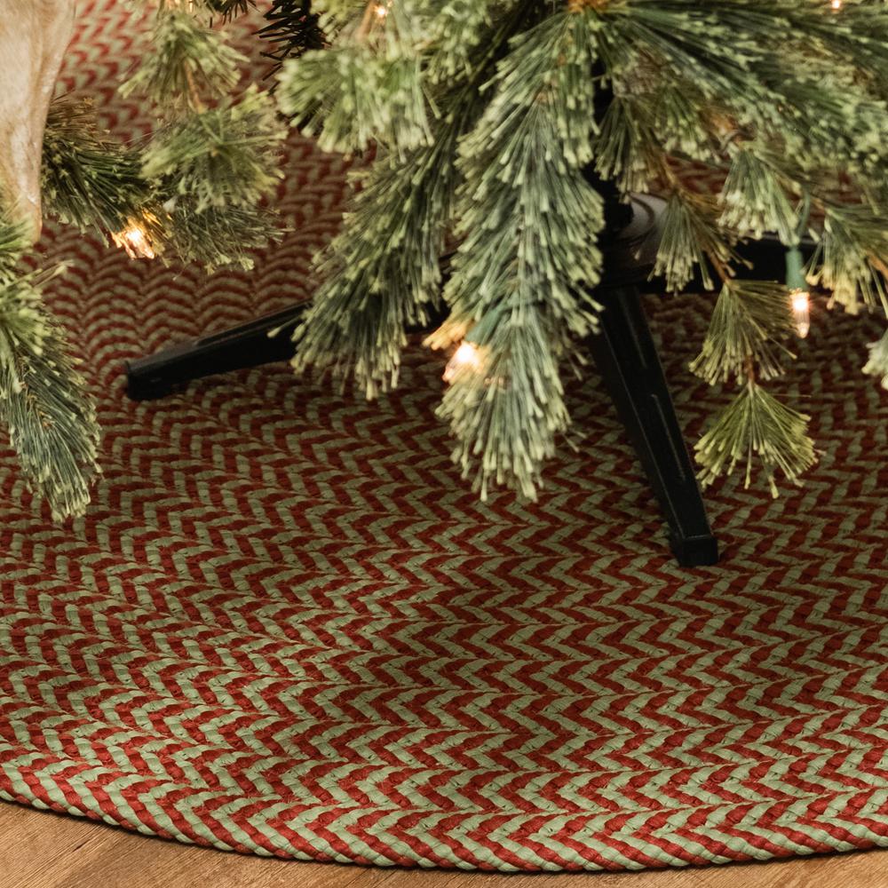 Chevron Christmas Under-Tree Reversible Round Rug - Green/Red 35” x 35”. Picture 3