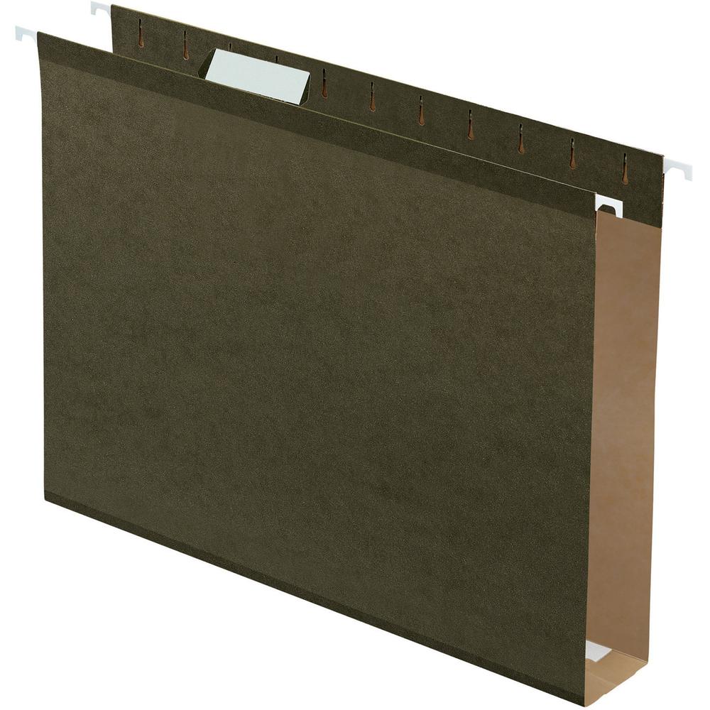 Pendaflex Letter Recycled Hanging Folder - 8 1/2" x 11" - 400 Sheet Capacity - Standard Green - 1% Recycled - 25 / Box. Picture 1