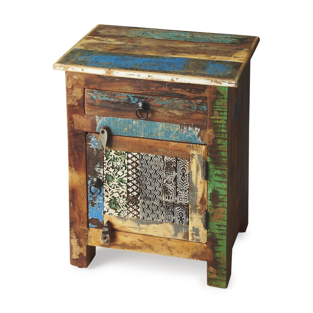 Company Reverb Rustic Accent Chest, Assorted. Picture 1