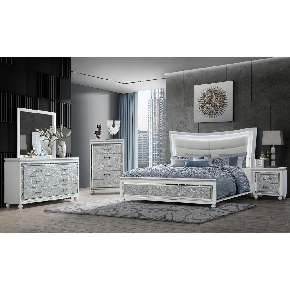 Collete White Queen Bed Group. Picture 4