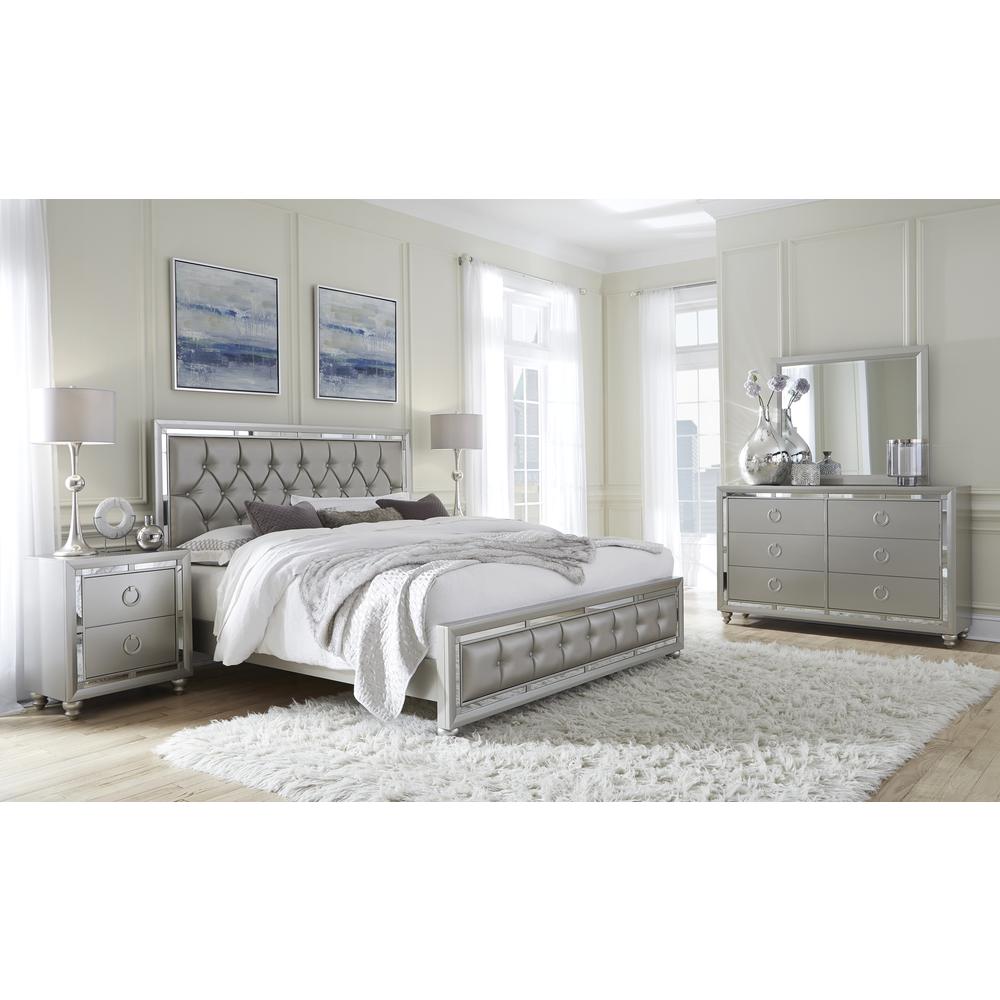 Riley Silver Queen Bed. Picture 4