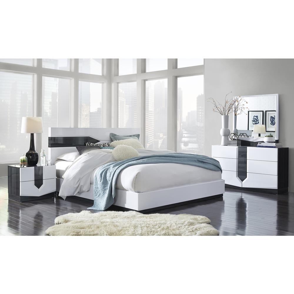 Hudson White Hg Nightstand. Picture 3