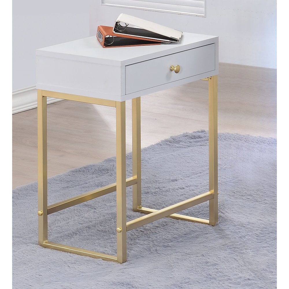Coleen Side Table, White & Brass. Picture 3